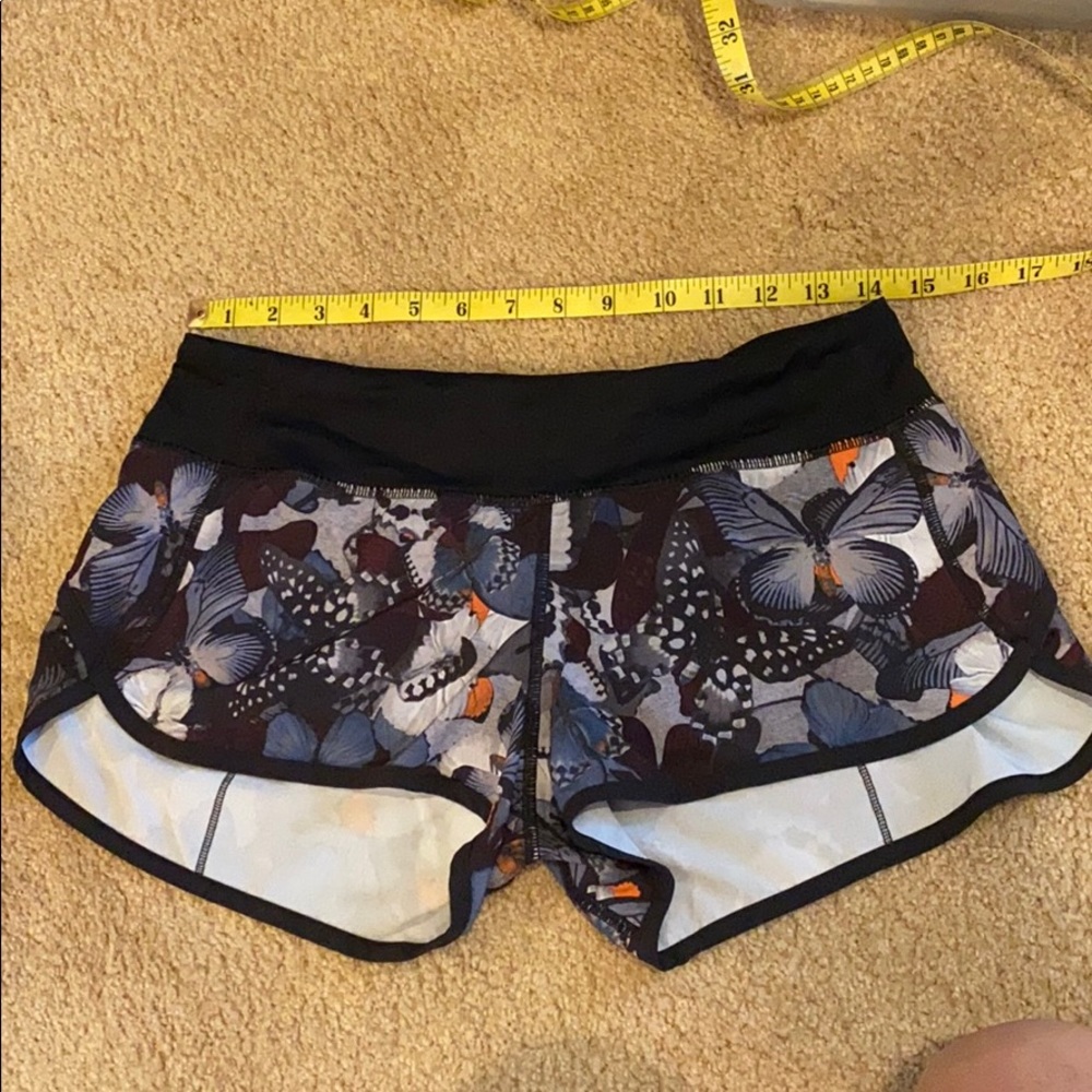 Butterfly print Lululemon run shorts size 6(lined)